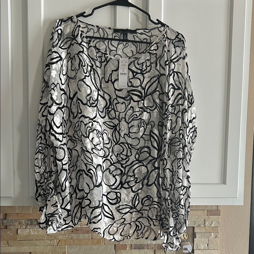NWT White House/Black Market Black and White Floral Blouse